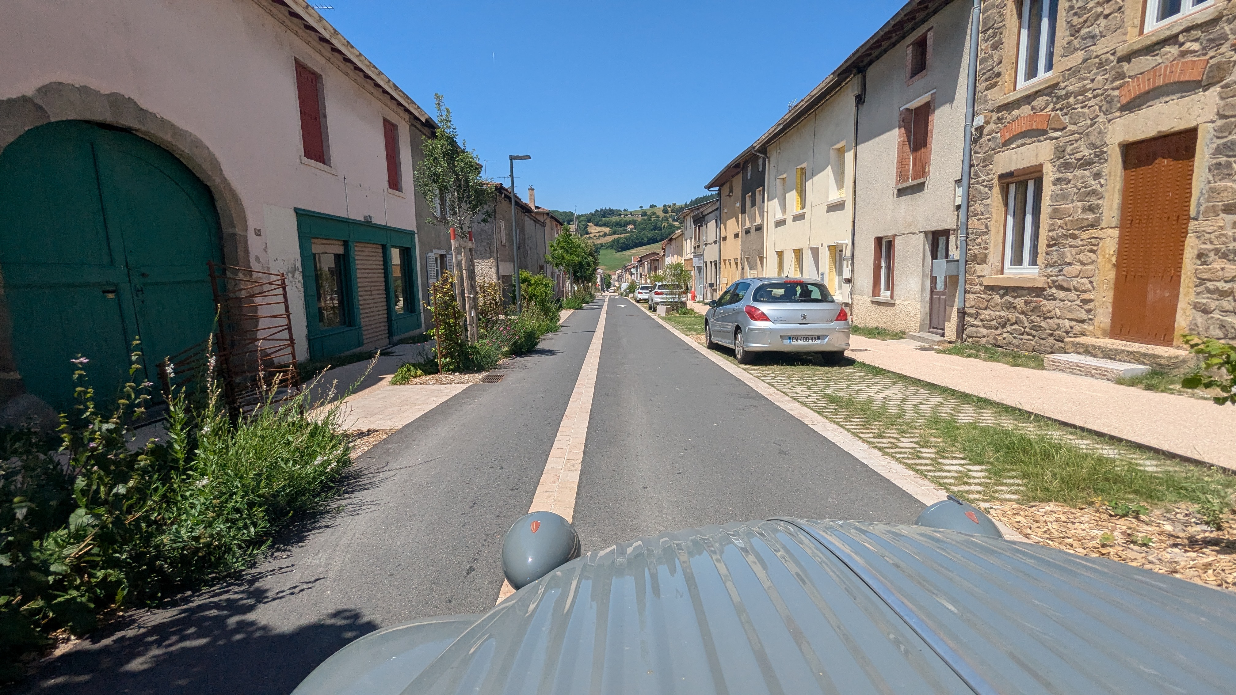  Citroën 2CV 五百英里賭注：引擎鎖死，婚禮車隊變拖吊車