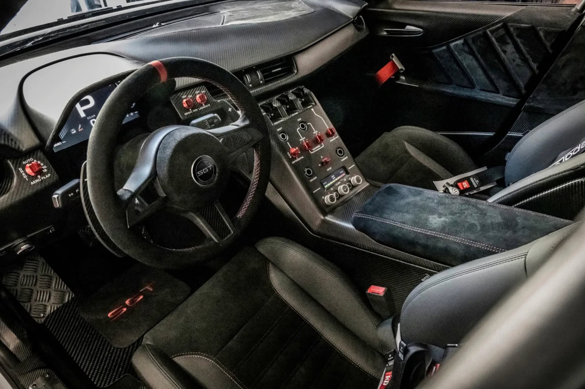SGT Automobili 55-SGT：融合經典與現代的 740 匹 DTM 戰駒