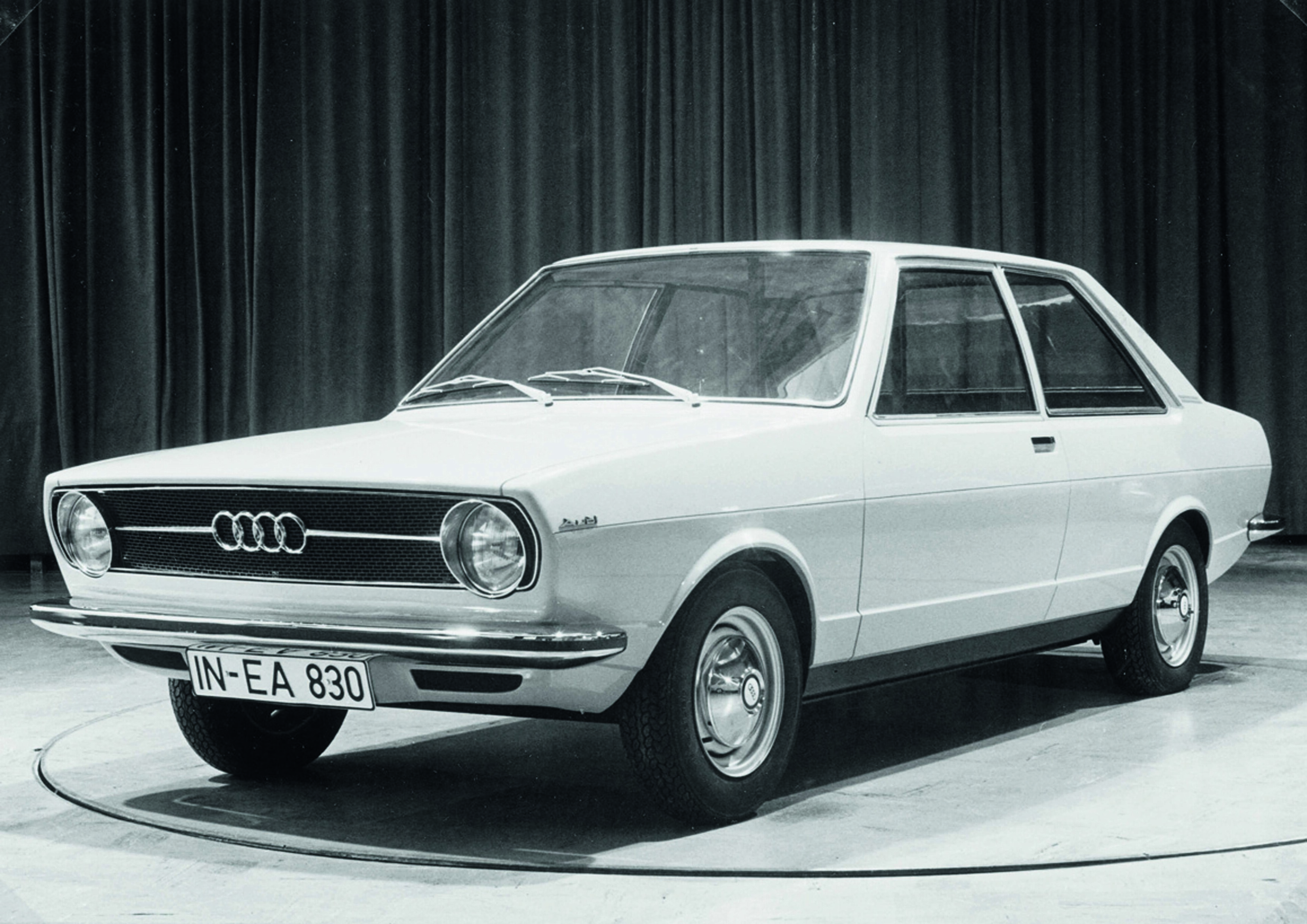 Audi 80：一款默默完成使命的家庭房車，成就今日的奧迪