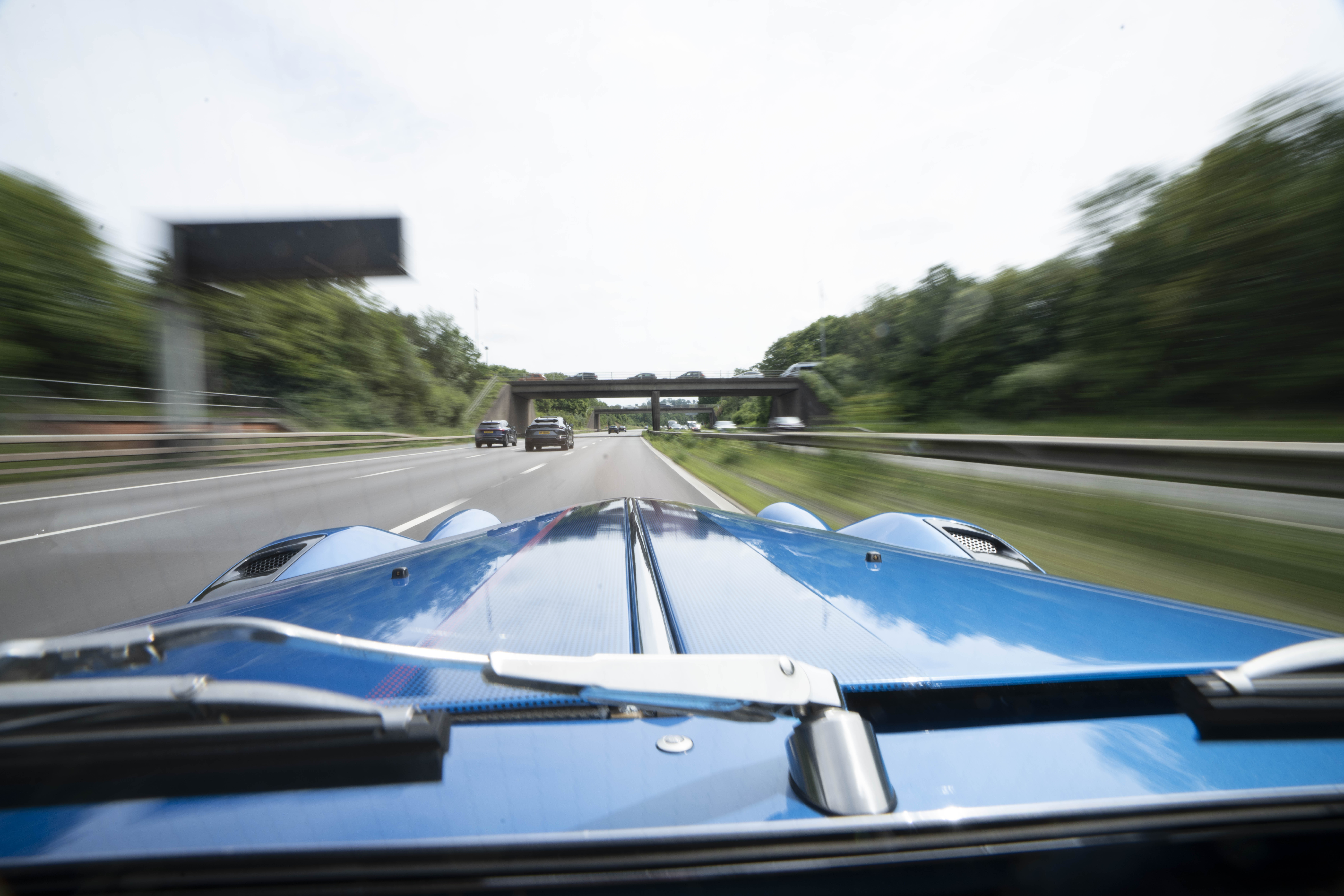從馬爾文到午夜太陽：Morgan Supersport 400 的法羅群島冒險之旅