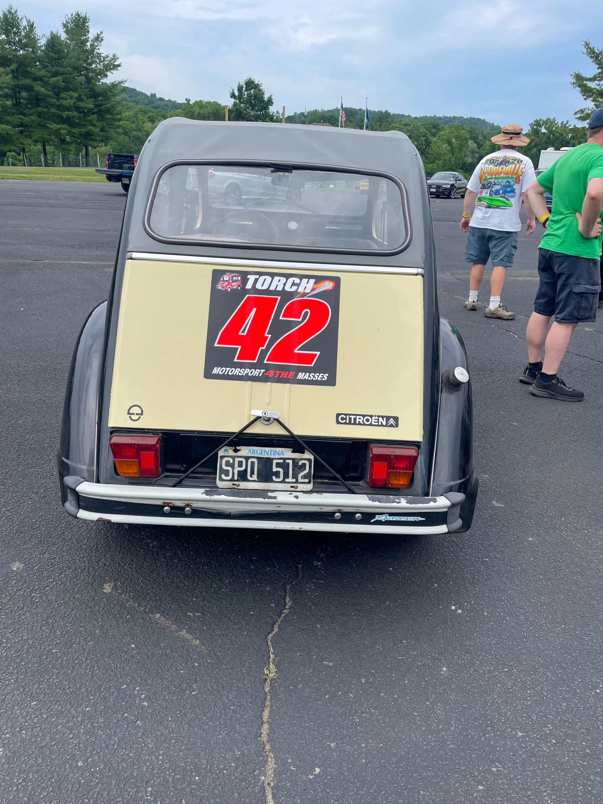 經典小車對決:雪鐵龍 2CV 與雷諾 4 的性能與魅力解析