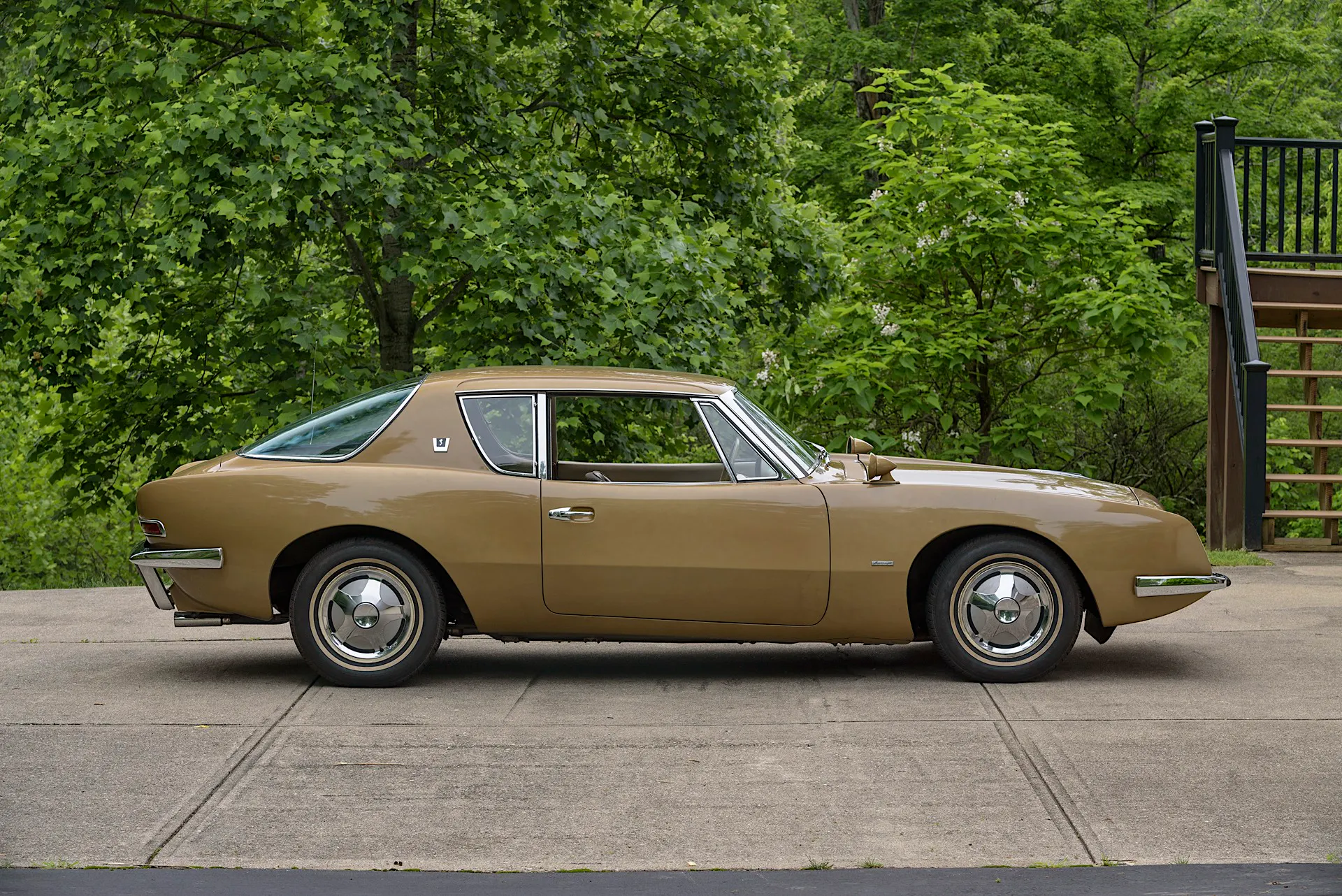 這輛 1963 年 Studebaker Avanti R2 值得重現風華