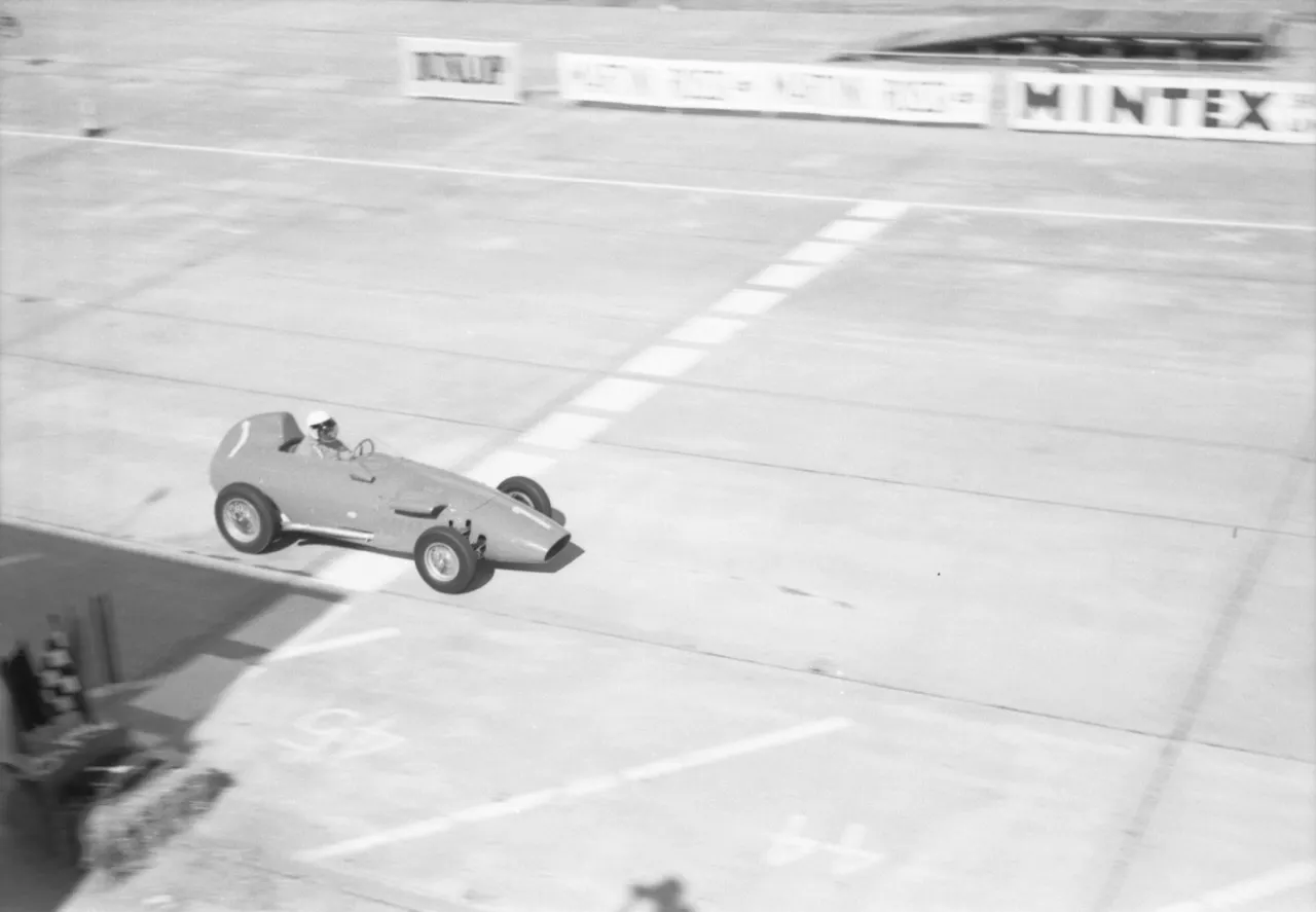 Briggs Cunningham 的 Stanguellini Formula Junior：開創美國賽車新紀元