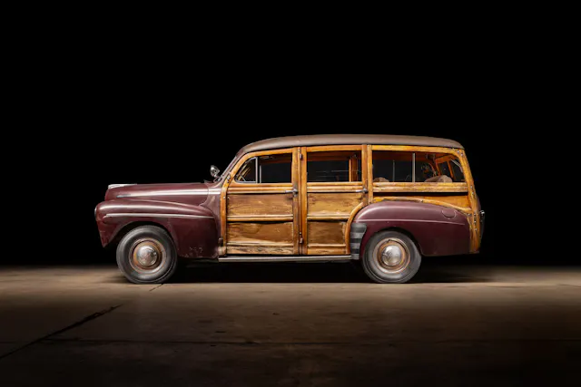 這輛 1946 年 Ford Super Deluxe 旅行車,無懼時光與白蟻的侵蝕