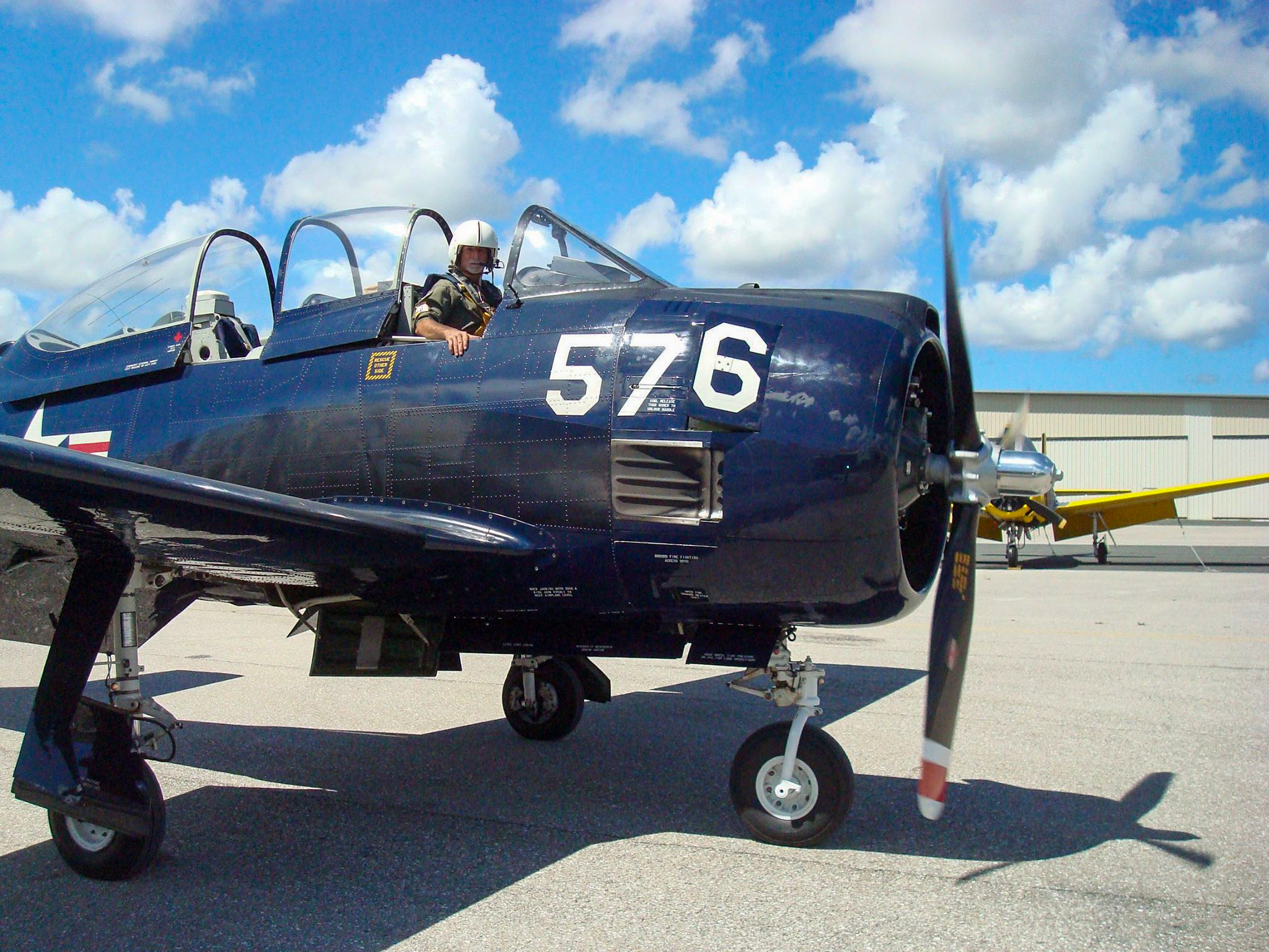 自製 P-40 戰鷹：這輛能合法上路的飛機