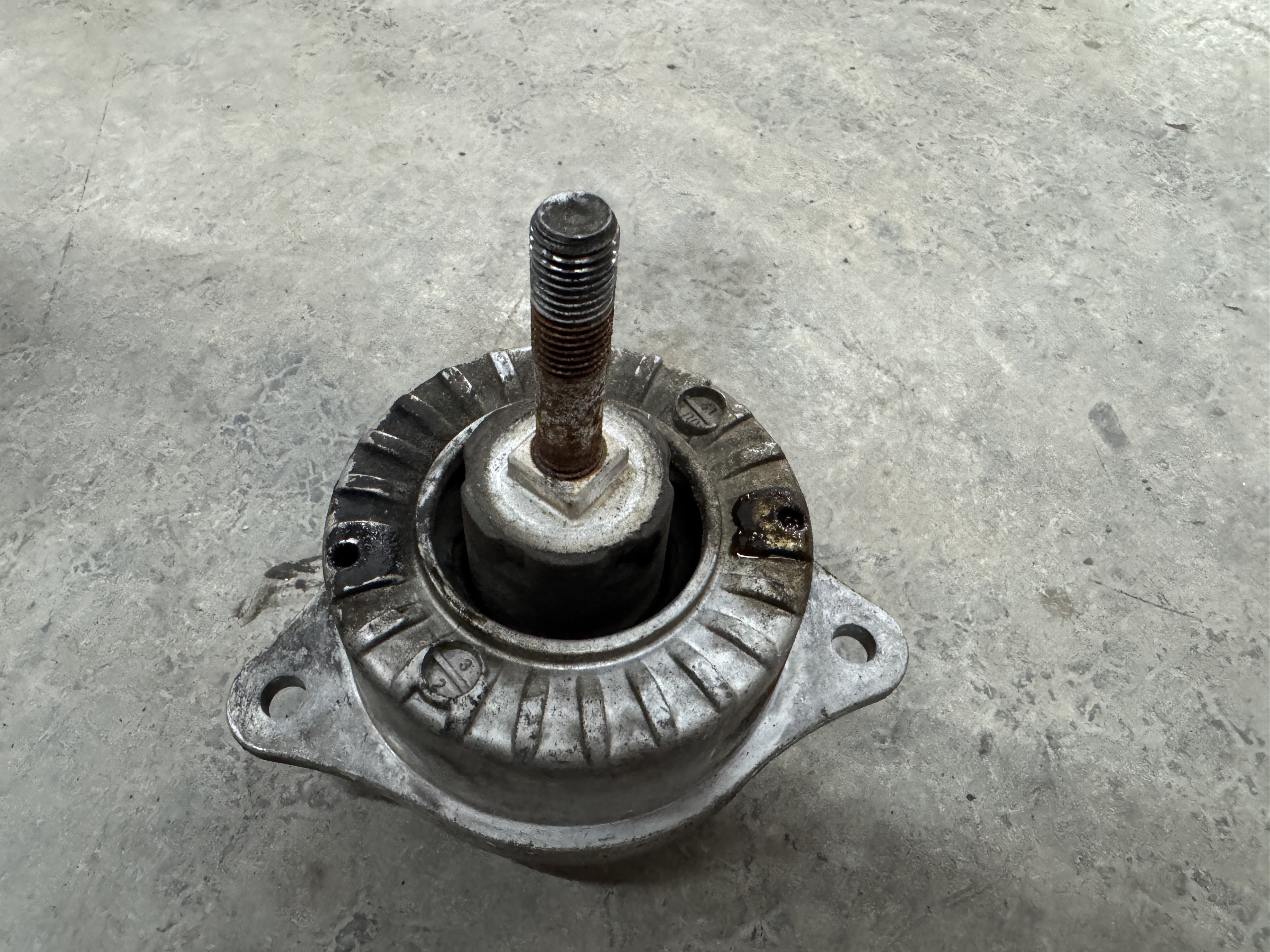 Boxster transmission mount