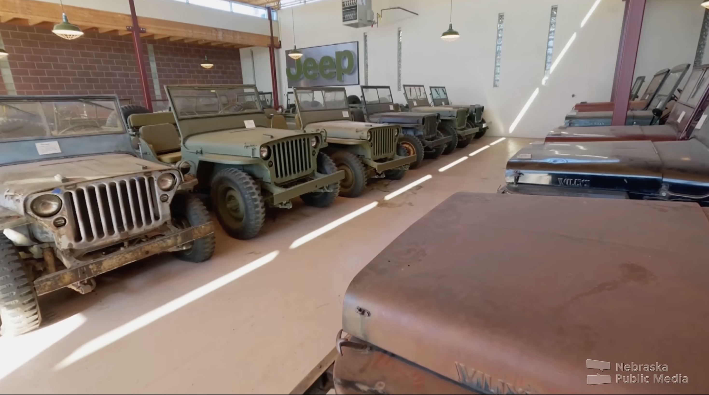男子收藏 400 輛 Jeep 仍稱「我沒有問題」