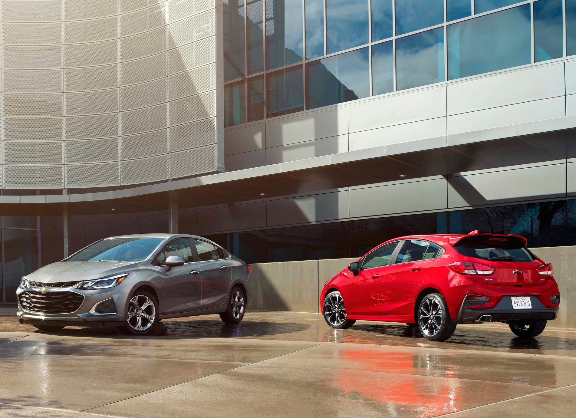 2019 chevrolet cruze sedan and hatchback